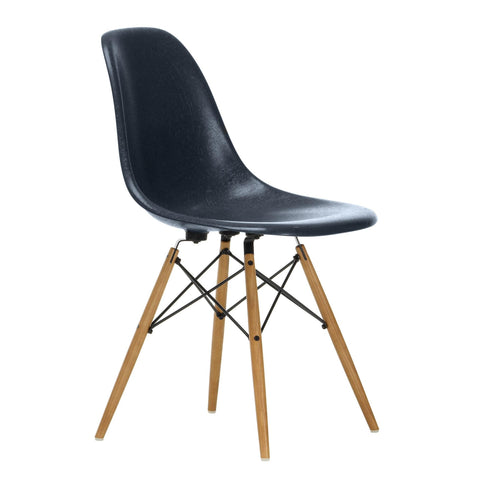 Cadeira Eames em Fibra de Vidro DSW / Base Freixo